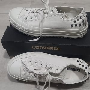 STUDDED LIFT RIPPLE SNEAKER IN VAPOROUS GRAY